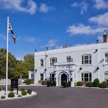 Worldhotels Distinctive Woughton House Hotel 밀턴 케인즈 외부 사진