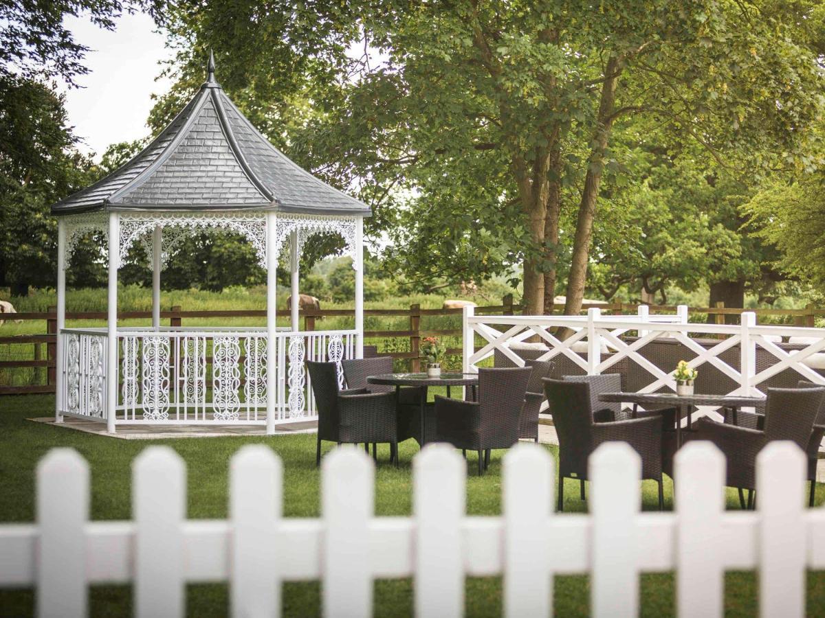 Worldhotels Distinctive Woughton House Hotel 밀턴 케인즈 외부 사진