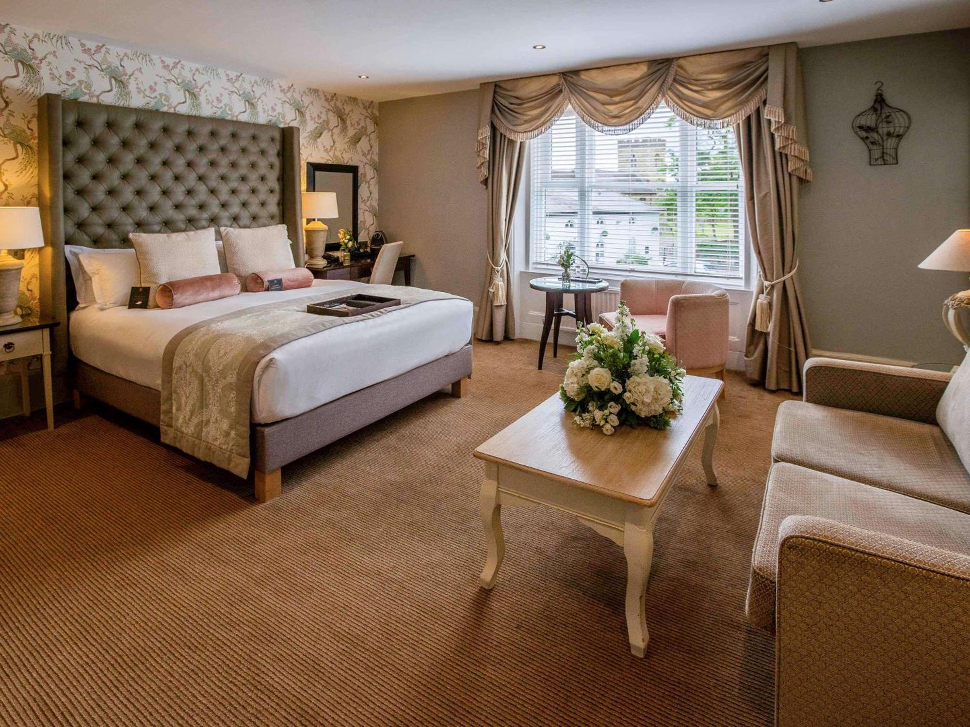 Worldhotels Distinctive Woughton House Hotel 밀턴 케인즈 외부 사진