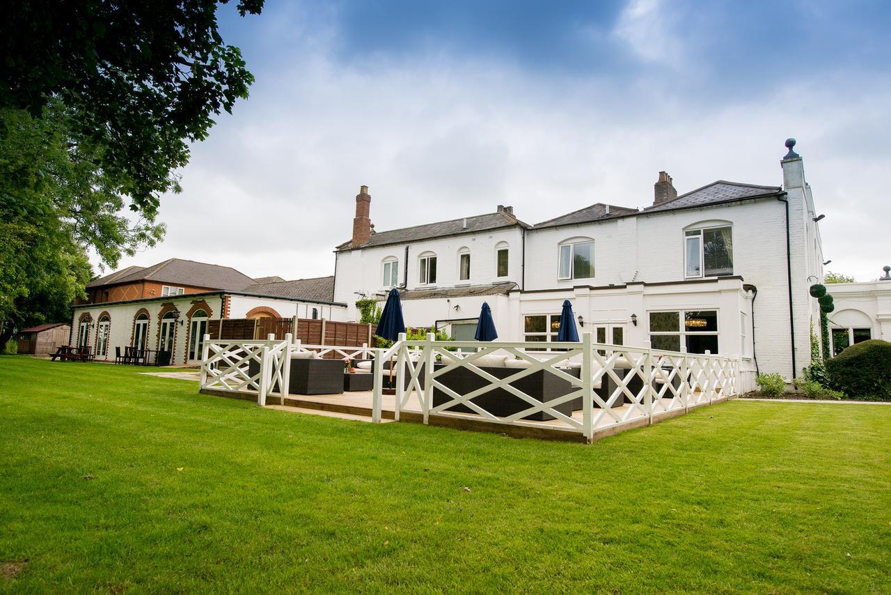 Worldhotels Distinctive Woughton House Hotel 밀턴 케인즈 외부 사진