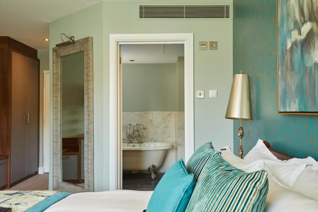 Worldhotels Distinctive Woughton House Hotel 밀턴 케인즈 외부 사진