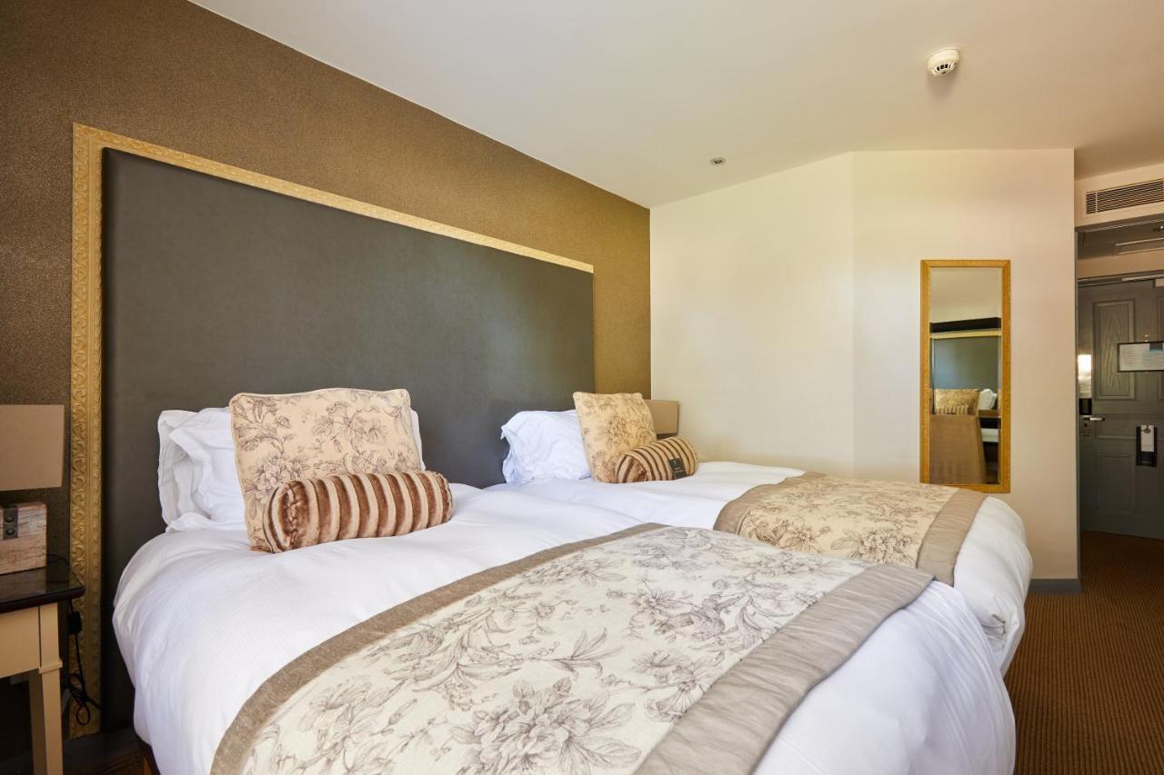 Worldhotels Distinctive Woughton House Hotel 밀턴 케인즈 외부 사진
