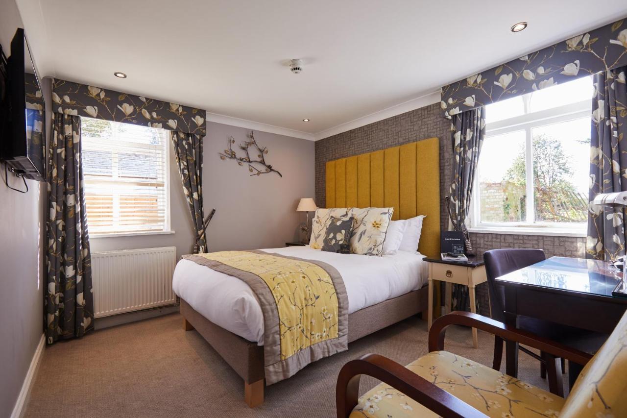 Worldhotels Distinctive Woughton House Hotel 밀턴 케인즈 외부 사진