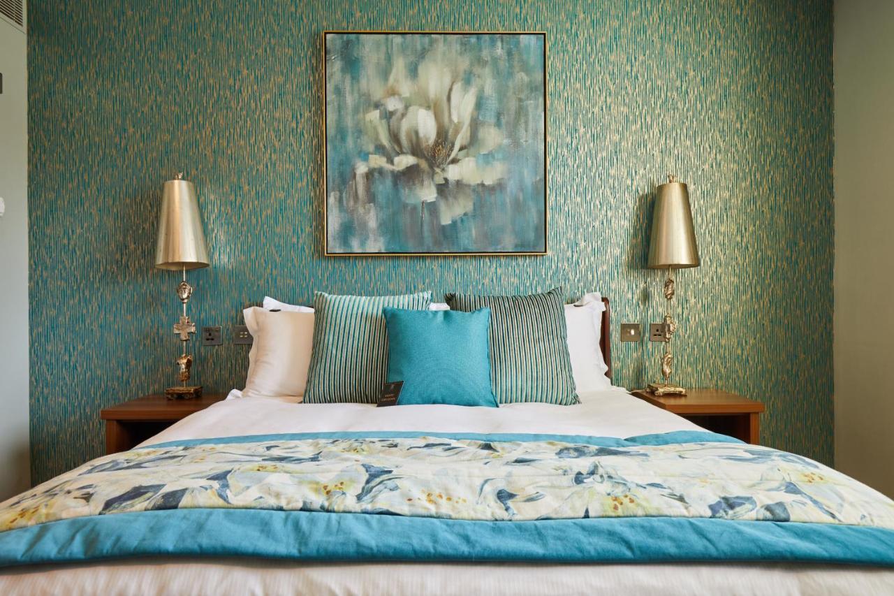 Worldhotels Distinctive Woughton House Hotel 밀턴 케인즈 외부 사진