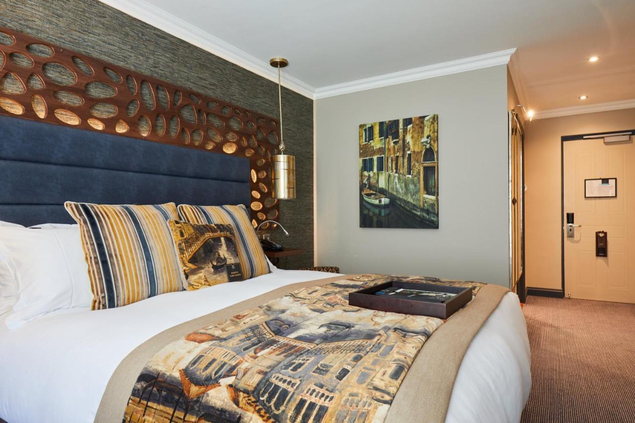 Worldhotels Distinctive Woughton House Hotel 밀턴 케인즈 외부 사진