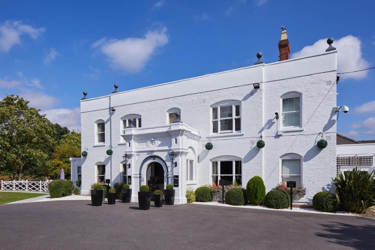 Worldhotels Distinctive Woughton House Hotel 밀턴 케인즈 외부 사진