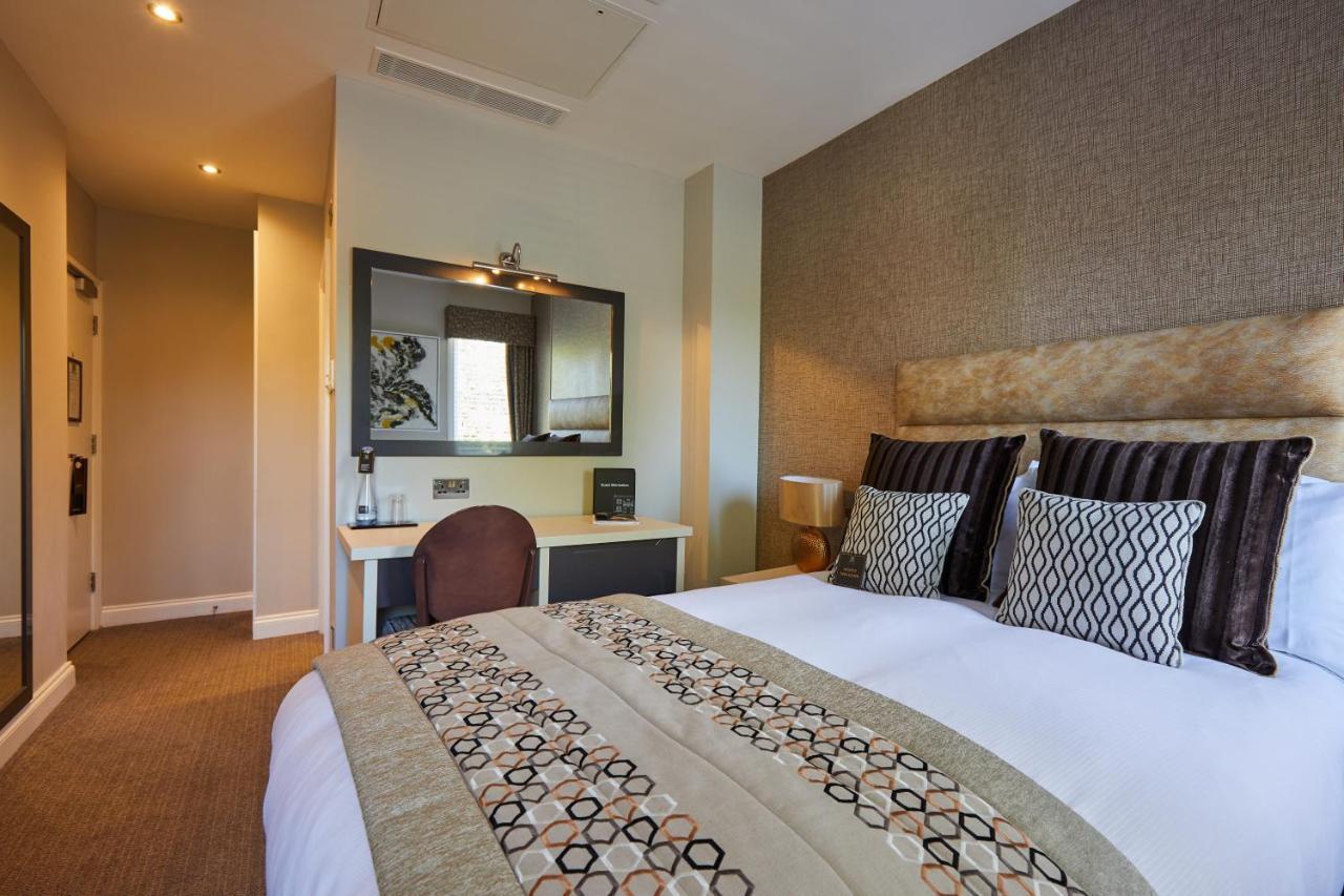Worldhotels Distinctive Woughton House Hotel 밀턴 케인즈 외부 사진