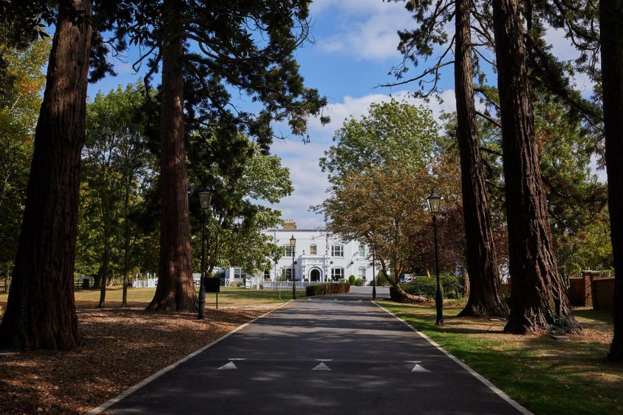 Worldhotels Distinctive Woughton House Hotel 밀턴 케인즈 외부 사진
