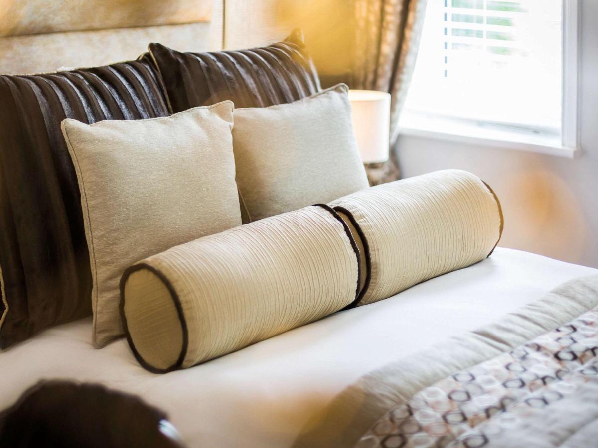 Worldhotels Distinctive Woughton House Hotel 밀턴 케인즈 외부 사진