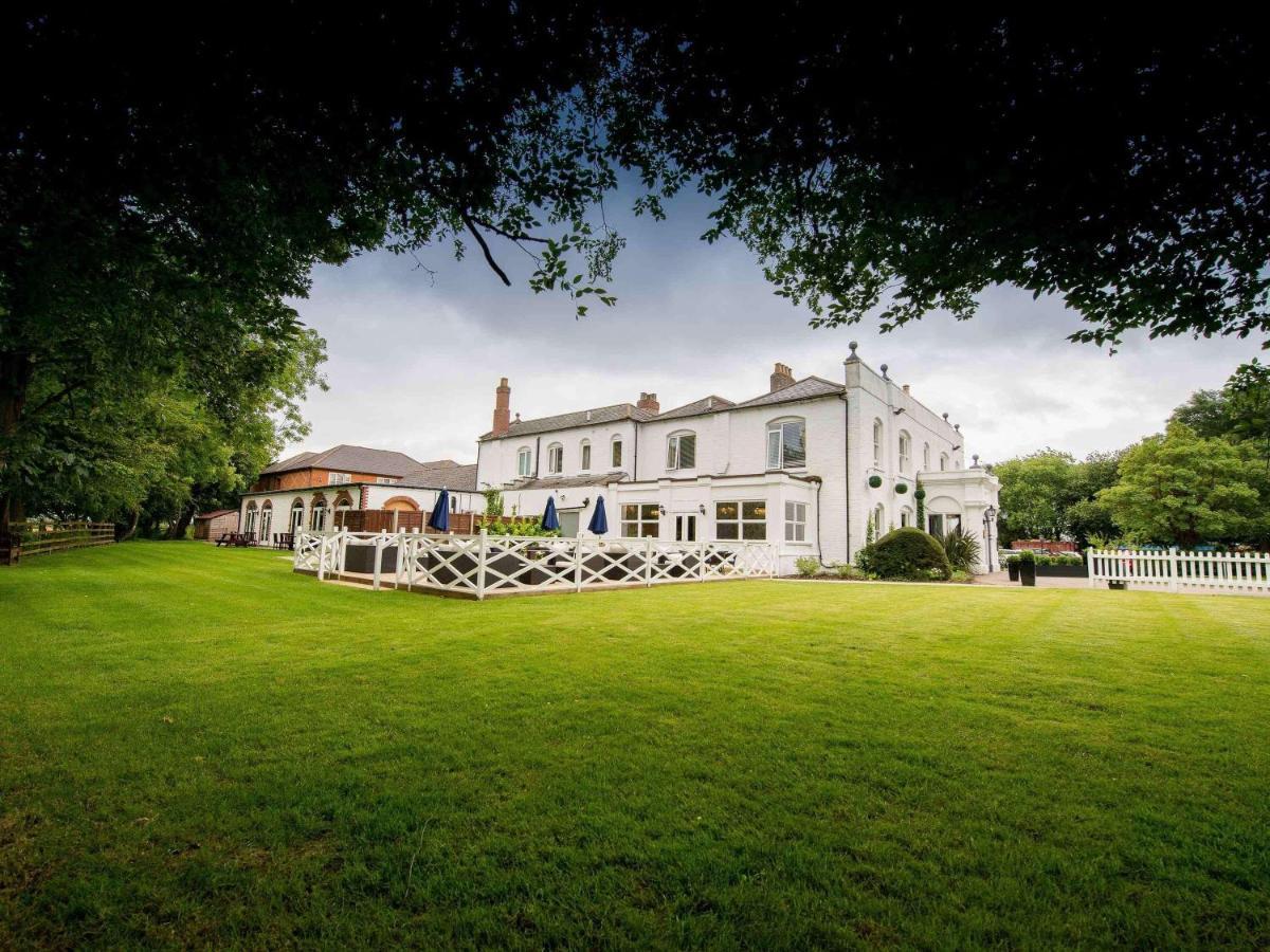 Worldhotels Distinctive Woughton House Hotel 밀턴 케인즈 외부 사진